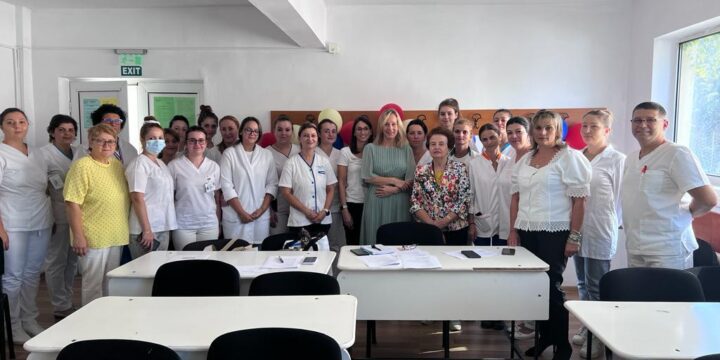 Secvențe din timpul orelor de nursing, in cadrul parteneriatului Româno- Francez împreună cu formatoarele noastre, partenere acreditate internațional, formare cadre  sanitare, Marie și Marjorie. Septembrie 2023